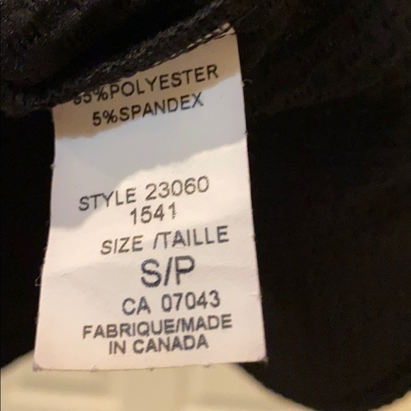 Black skirt wavy hemline. - Picture 6 of 6